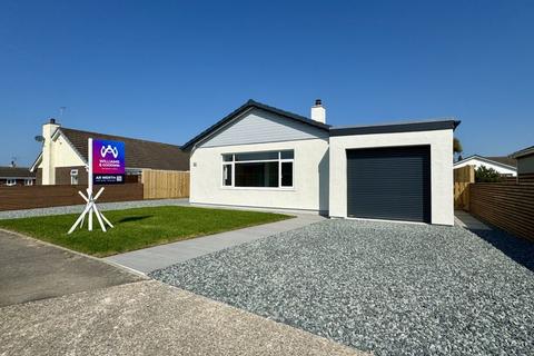 3 bedroom detached bungalow for sale, Lon Traeth, Valley