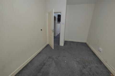 2 bedroom flat to rent, Weoley Castle Road, Birmingham B29