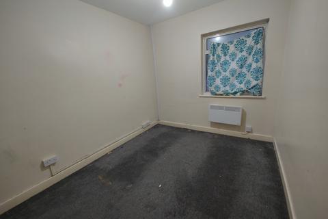 2 bedroom flat to rent, Weoley Castle Road, Birmingham B29