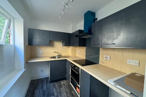 2 bedroom flat to rent, Cameron Road