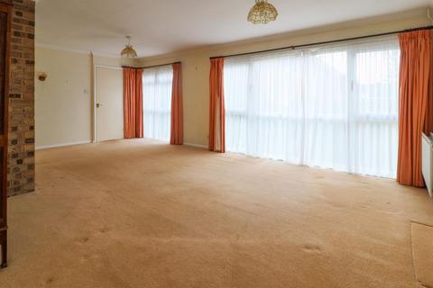 40 Somner Close, Canterbury, CT2 8LJ