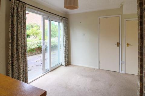 40 Somner Close, Canterbury, CT2 8LJ