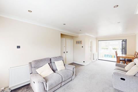 28 Barnfield Drive, Westhoughton, Bolton, BL5 3UA