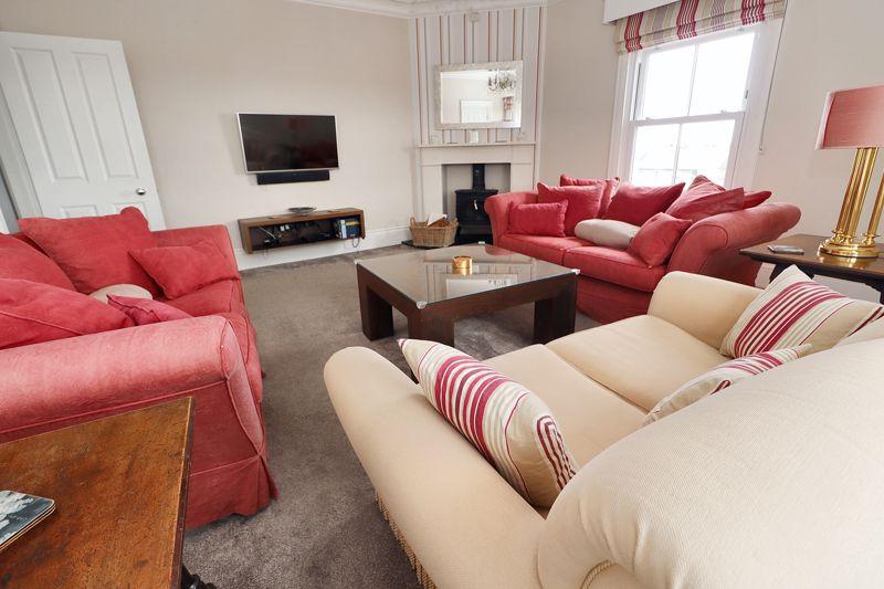 New Street, Brightlingsea 5 bed apartment to rent £2,000 pcm (£462 pw)