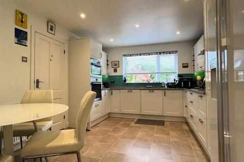 4 bedroom detached house for sale, Goring Road, Steyning, West Sussex, BN44 3GF