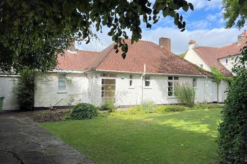 3 bedroom bungalow for sale, The Crescent, Steyning, West Sussex, BN44 3GD