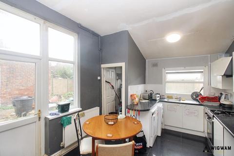 6 bedroom terraced house for sale, Morrill Street, Hull, HU9