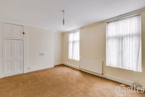 3 bedroom terraced house for sale, Clifden Road, London