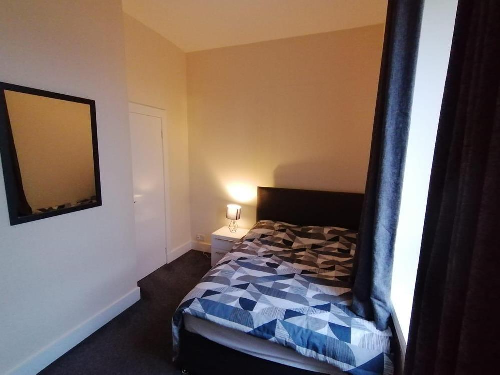 Bedroom 2 photograph 2