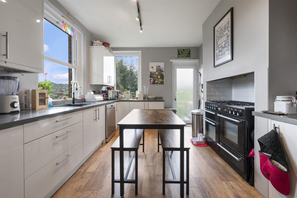 Breakfast Kitchen from Entrance Hallway.jpg