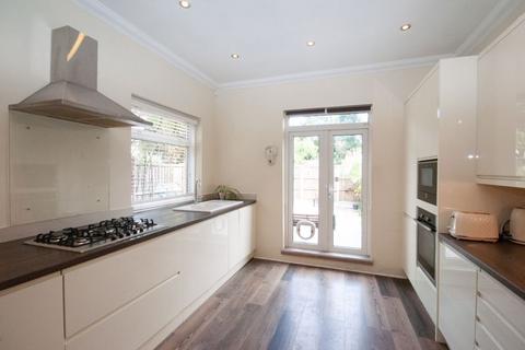 4 bedroom terraced house for sale, Retreat Road, Westcliff-On-Sea SS0