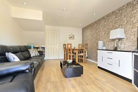 2 bedroom end of terrace house for sale, Chandler Drive, Kingswinford DY6