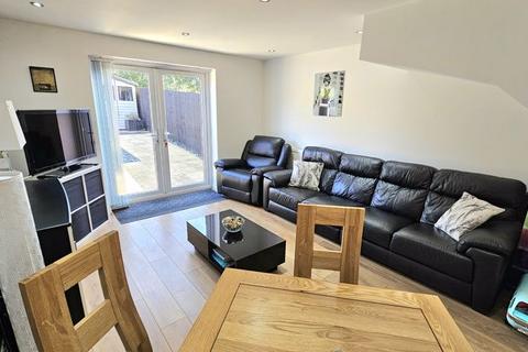 2 bedroom end of terrace house for sale, Chandler Drive, Kingswinford DY6