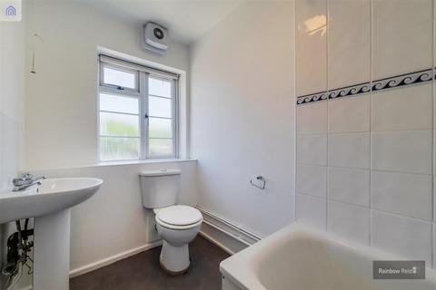 3 bedroom flat to rent, Allenby Road, Southall