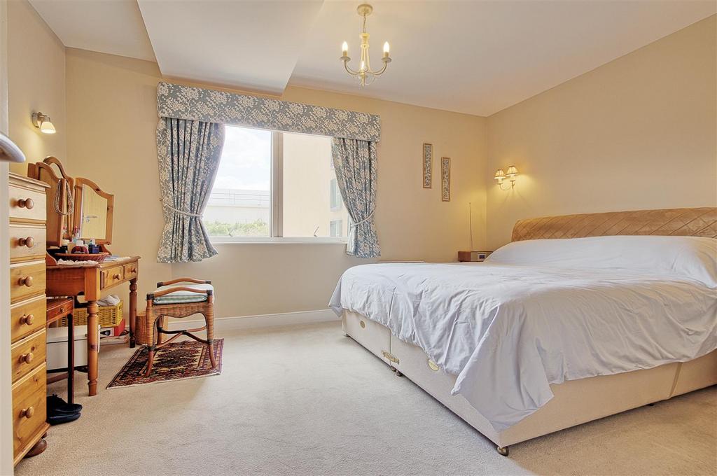 Bedroom 1.jpg