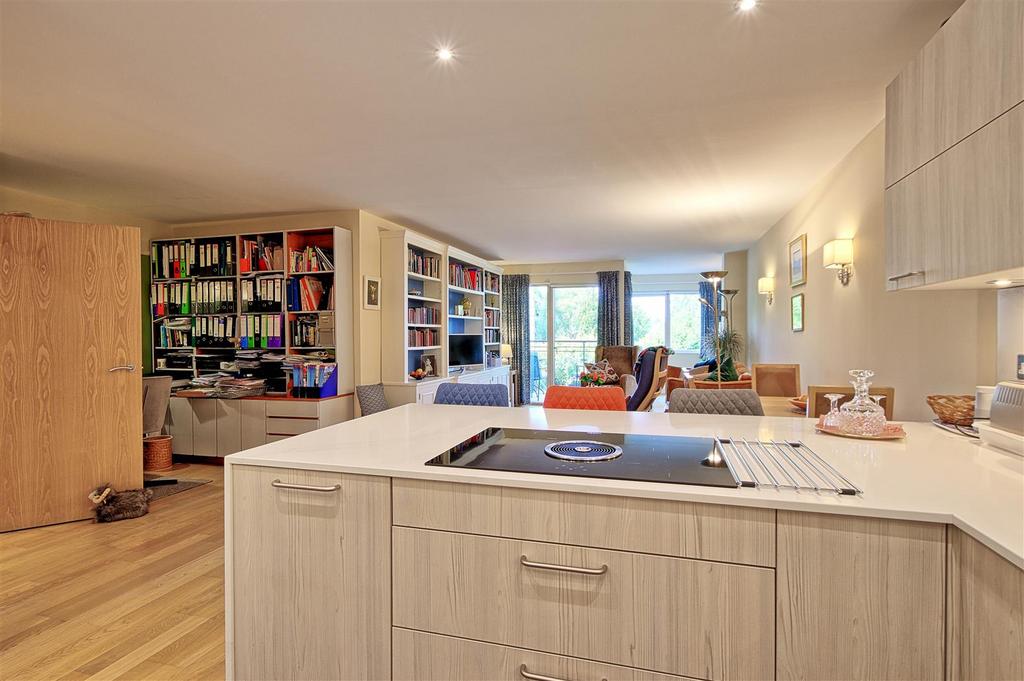 Kitchen 3.jpg