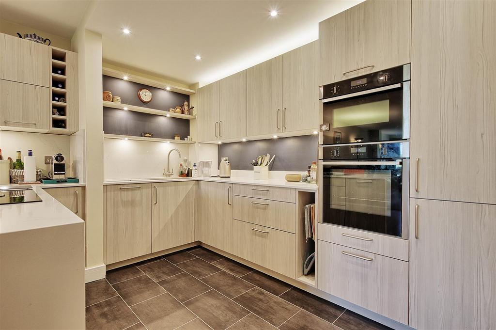 Kitchen 2.jpg