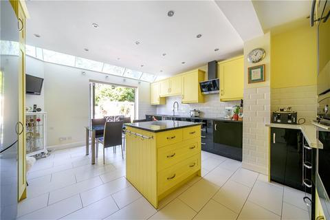 60 Park View, Pinner, HA5 4LN