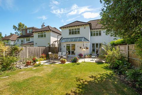60 Park View, Pinner, HA5 4LN