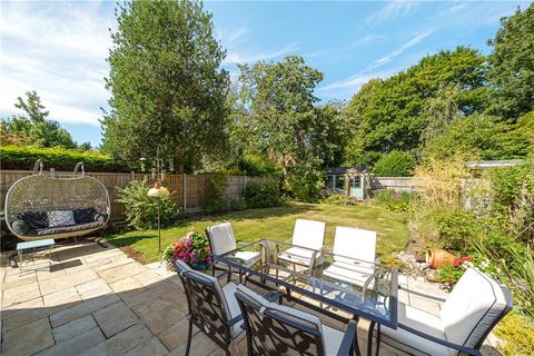 60 Park View, Pinner, HA5 4LN
