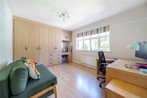 60 Park View, Pinner, HA5 4LN