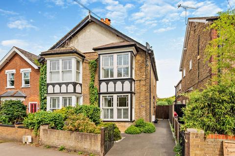 4 bedroom semi-detached house for sale, Wraysbury Road, Staines TW18