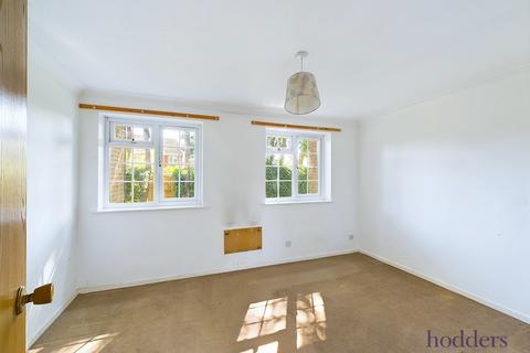 1 bedroom apartment for sale, Stern Court, Hazelbank Road, Chertsey, Surrey, KT16