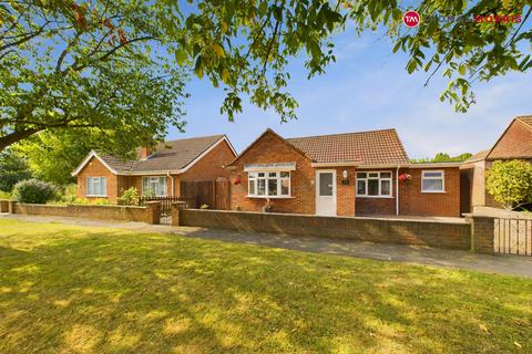 3 bedroom bungalow for sale, Desborough Road, Huntingdon PE29