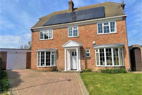 5 bedroom detached house for sale, Corone Close, Kent CT19