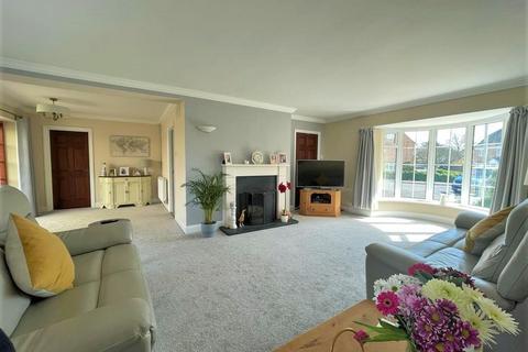 5 bedroom detached house for sale, Corone Close, Kent CT19