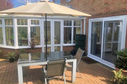 11 Corone Close, Folkestone, CT19 5LJ