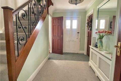 11 Corone Close, Folkestone, CT19 5LJ
