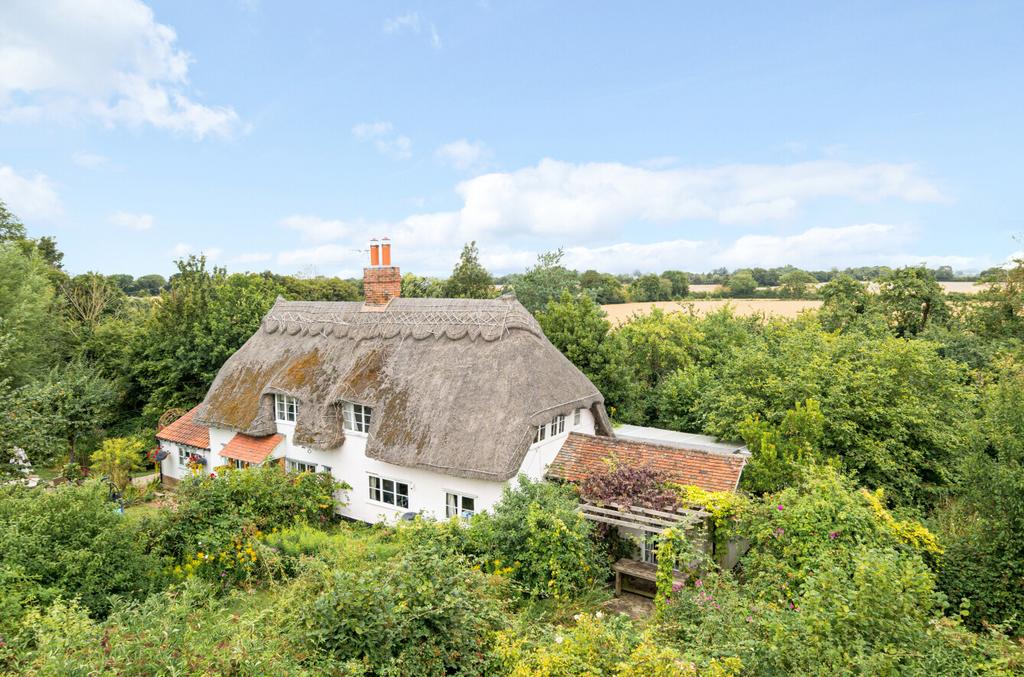 Cloghams Green, Leaden Roding CM6 2 bed semi-detached house - £425,000