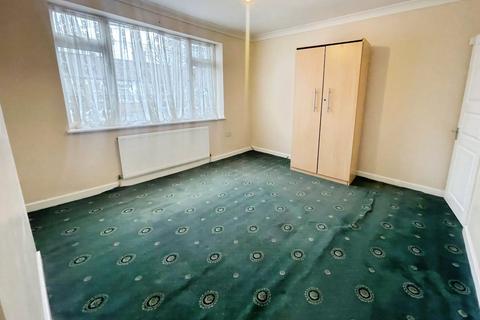 2 bedroom terraced house to rent, Sutton Court Road, London E13