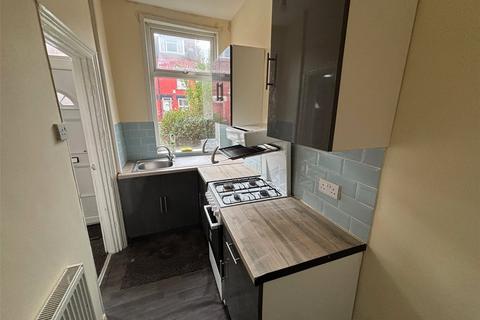 2 bedroom terraced house to rent, Clifton Terrace, West Yorkshire LS9