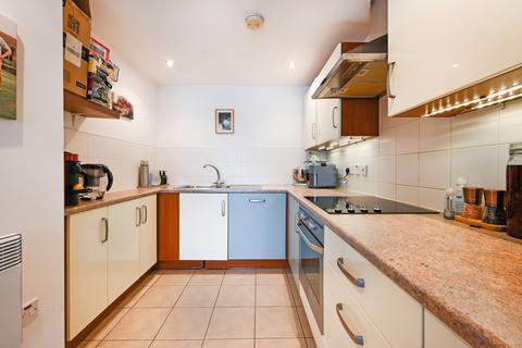 2 bedroom flat to rent, Phoenix Way, SW18