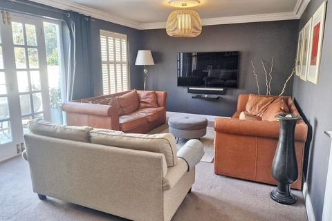 4 bedroom end of terrace house for sale, Crow Lane, Rochester