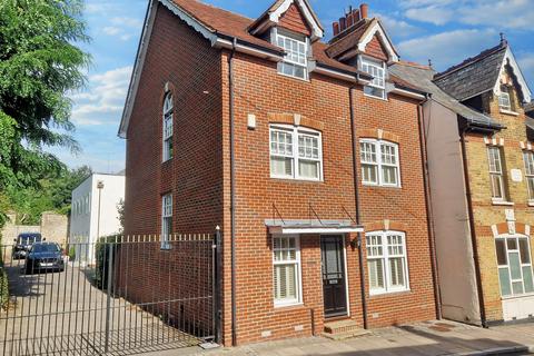 4 bedroom end of terrace house for sale, Crow Lane, Rochester