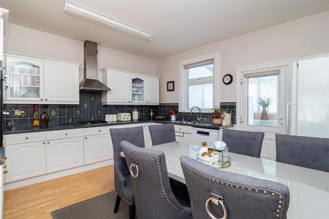 310 Gander Green Lane, Sutton, SM3 9QZ