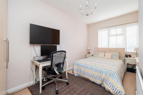 310 Gander Green Lane, Sutton, SM3 9QZ