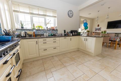 4 bedroom detached house for sale, Queensway, Clacton-On-Sea, CO15 5