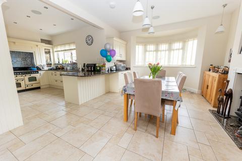 4 bedroom detached house for sale, Queensway, Clacton-On-Sea, CO15 5