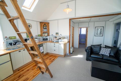35 Beach Way, Jaywick, Clacton-on-sea, CO15 2HJ