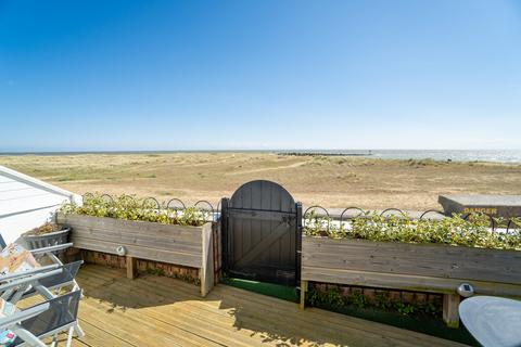 35 Beach Way, Jaywick, Clacton-on-sea, CO15 2HJ