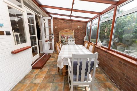 2 bedroom semi-detached bungalow for sale, Colchester Road, Holland-On-Sea, CO15 5