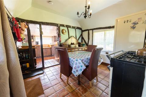 3 bedroom cottage for sale, Surrey Lane, Colchester, CO5 0