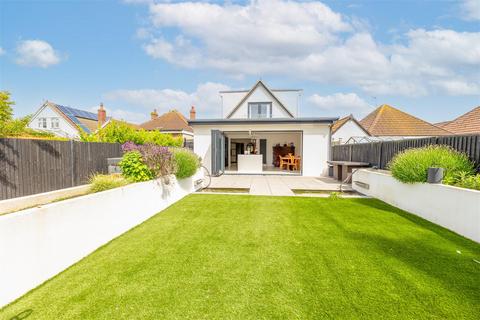 3 bedroom detached house for sale, Ingarfield Road, Holland-On-Sea, CO15 5