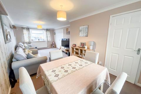 3 bedroom semi-detached house for sale, St. Helens Avenue, Clacton-On-Sea, CO15 4