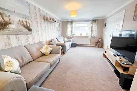 3 bedroom semi-detached house for sale, St. Helens Avenue, Clacton-On-Sea, CO15 4