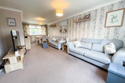 3 bedroom semi-detached house for sale, St. Helens Avenue, Clacton-On-Sea, CO15 4